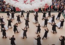 Bal de absolvire spectaculos la Colegiul „János Zsigmond” din Cluj. Valsurile elevilor au creat o atmosferă de poveste